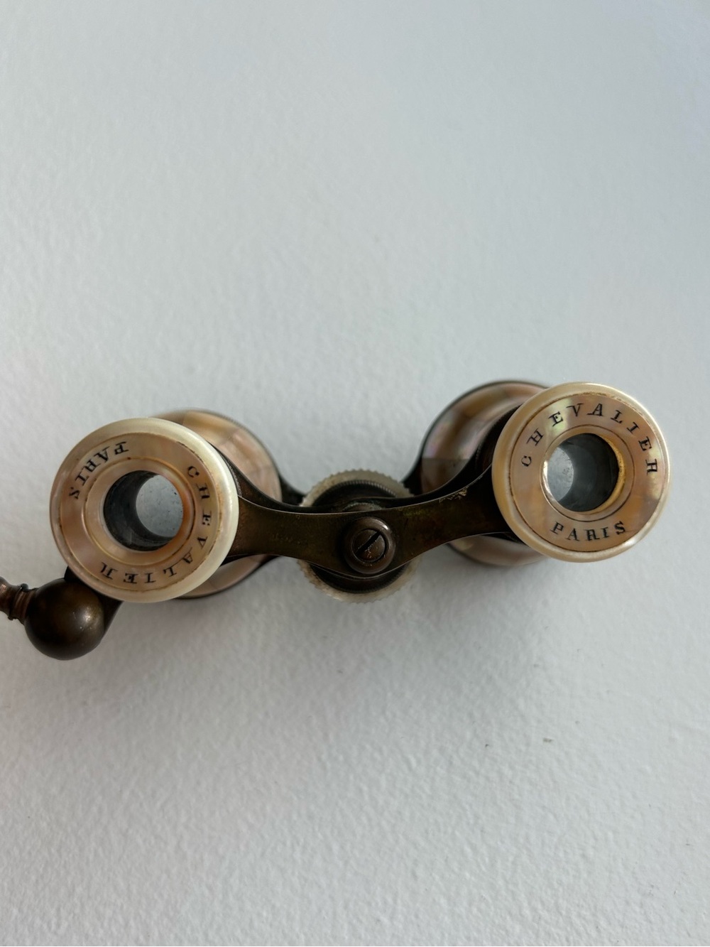 Antique Chevalier Paris Mother of Pearl Opera Glasses with Lorgnette Handle - Picture 9 of 15